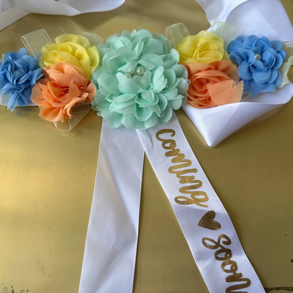 Mommy To Be Sash & Floral Belt Baby Shower Decoration - Picture 4 of 5